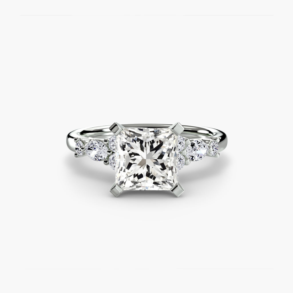 Anello solitario con dettaglio floreale — montatura