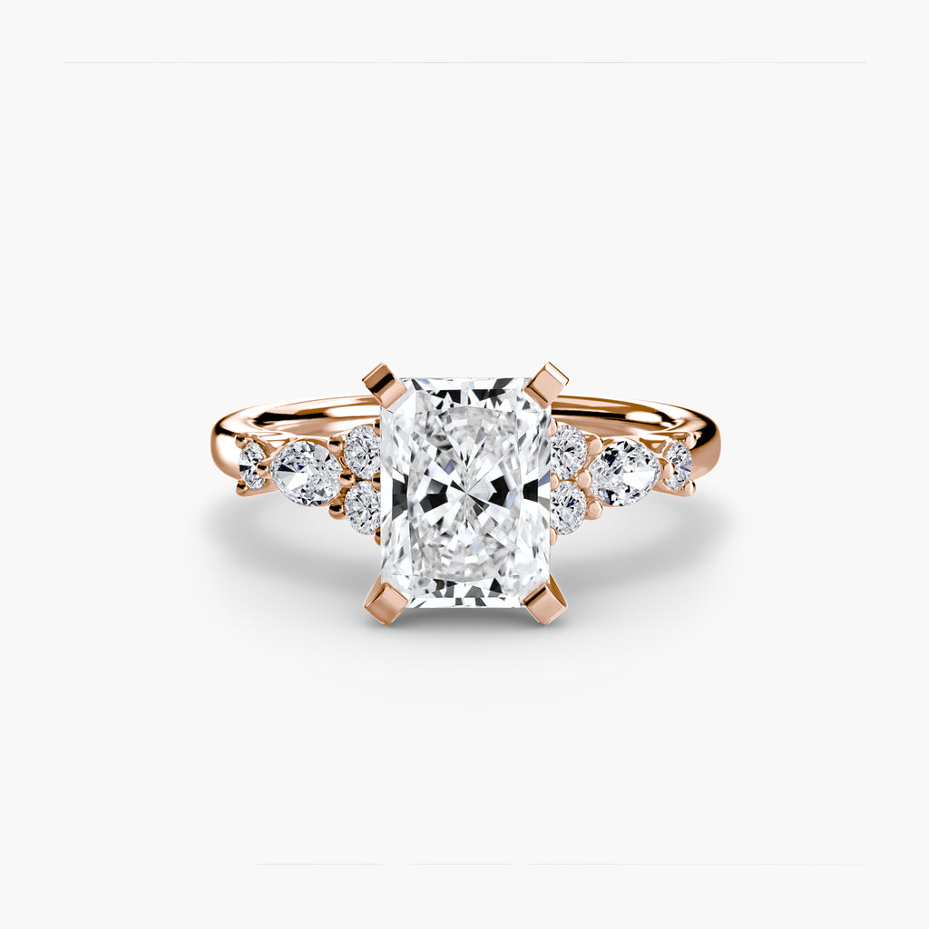 Anello solitario con dettaglio floreale — montatura