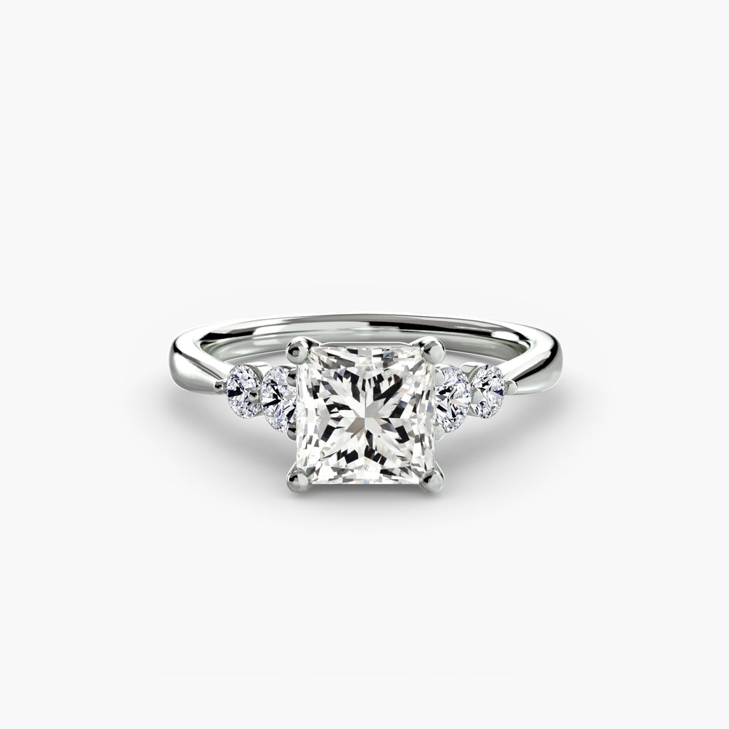 Anello solitario con spalle impreziosite, gambo 2,0 mm