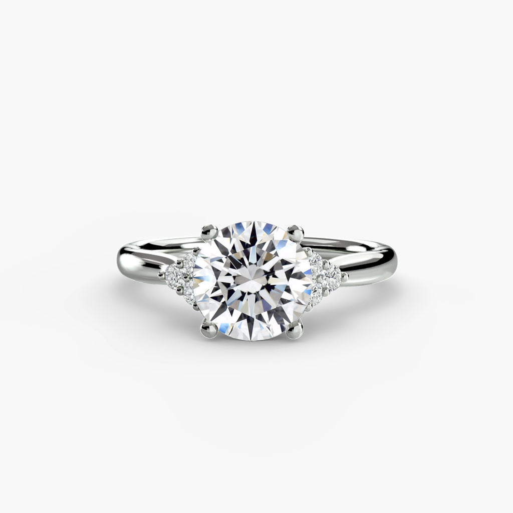 Anello solitario con spalle a cluster — montatura