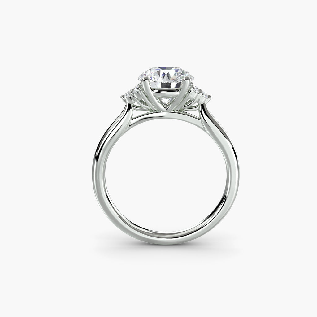 Anello solitario con spalle a cluster — montatura