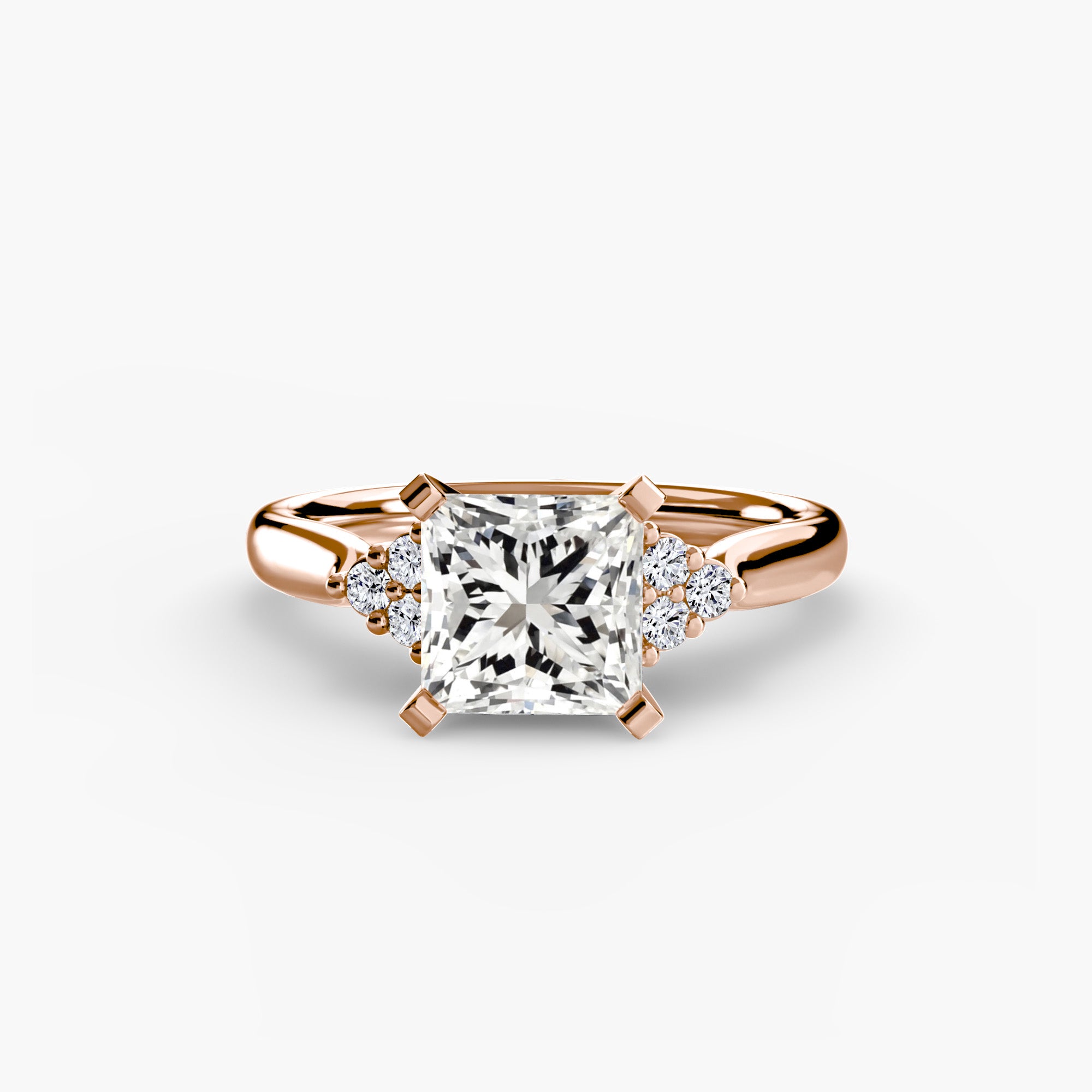 Anello solitario con spalle a cluster, gambo 2,5 mm