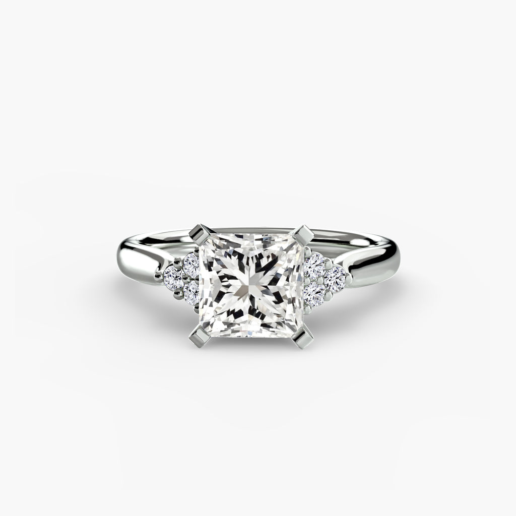 Anello solitario con spalle a cluster, gambo 2,5 mm