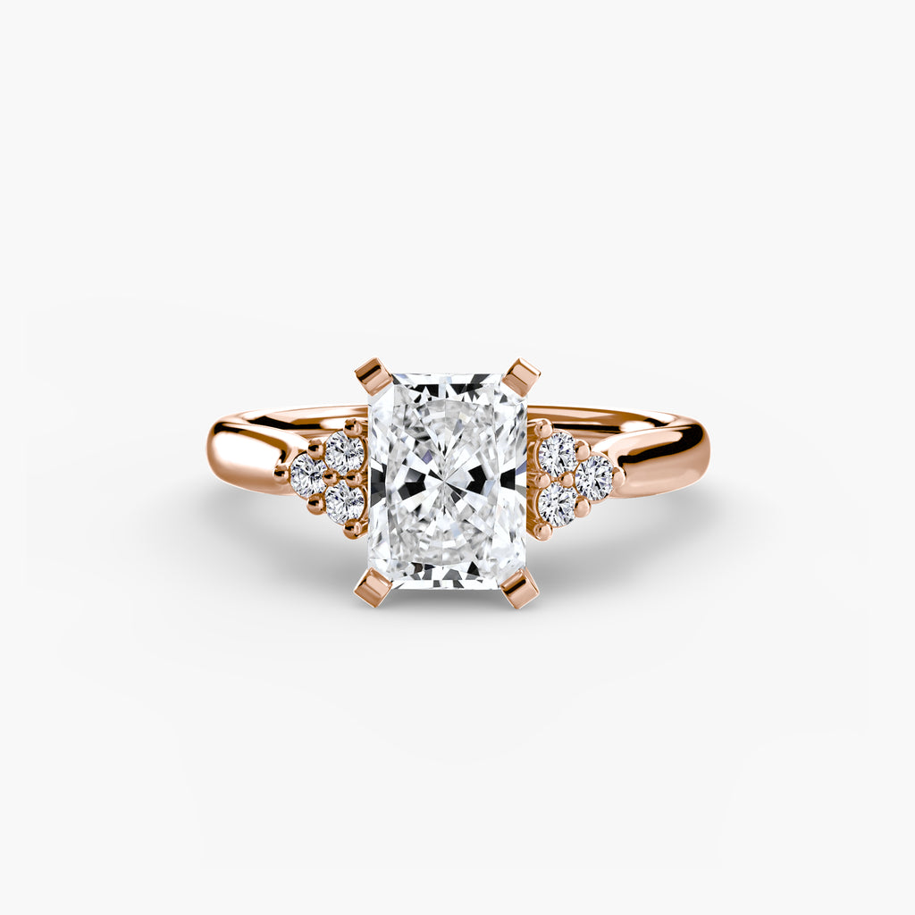 Anello solitario con spalle a cluster, gambo 2,5 mm