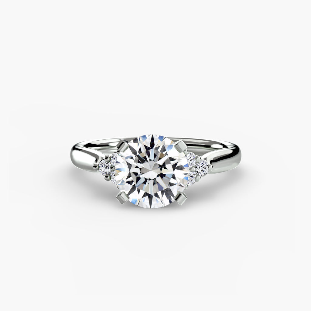 Anello solitario con spalle a cluster, gambo 2,5 mm