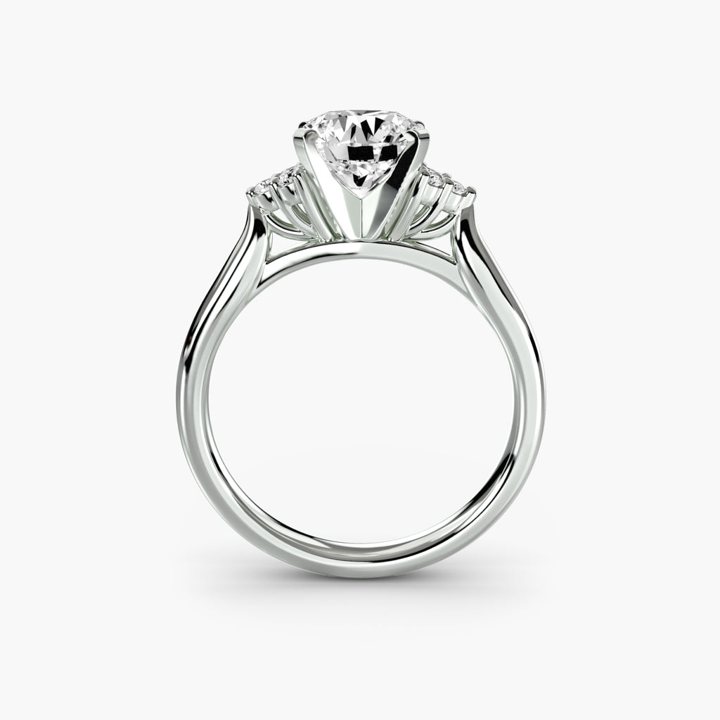 Anello solitario con spalle a cluster, gambo 2,5 mm