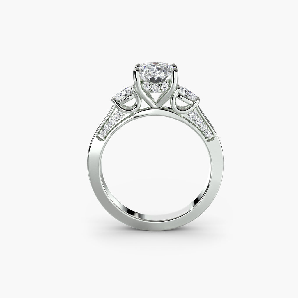 Anello trilogy con pavé sulle spalle — montatura
