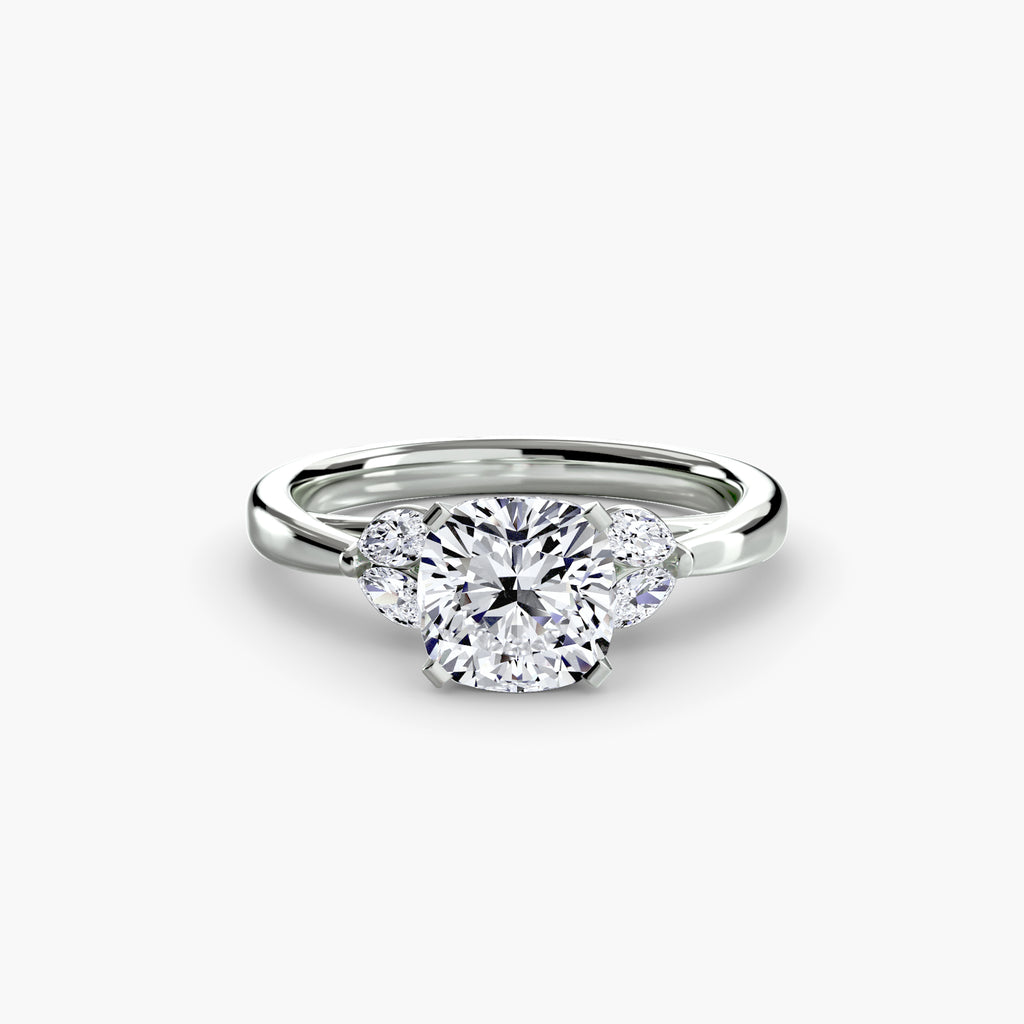 Anello cluster Celeste con pietre laterali — montatura