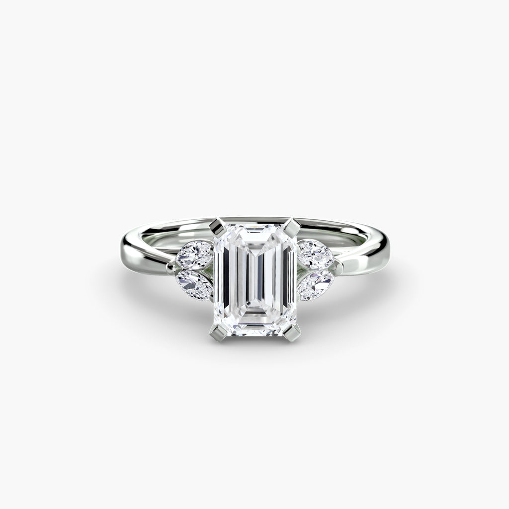 Anello cluster Celeste con pietre laterali — montatura