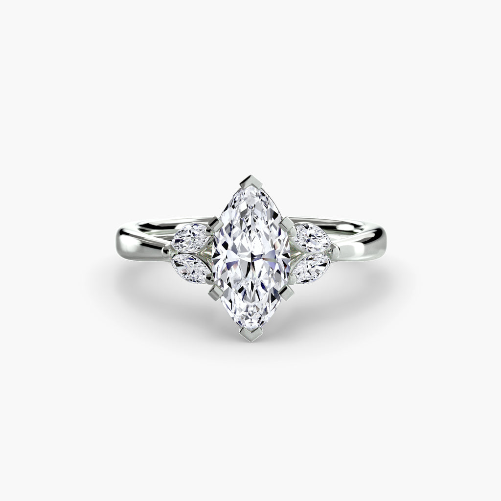 Anello cluster Celeste con pietre laterali — montatura