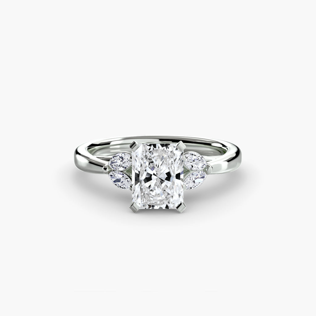 Anello cluster Celeste con pietre laterali — montatura