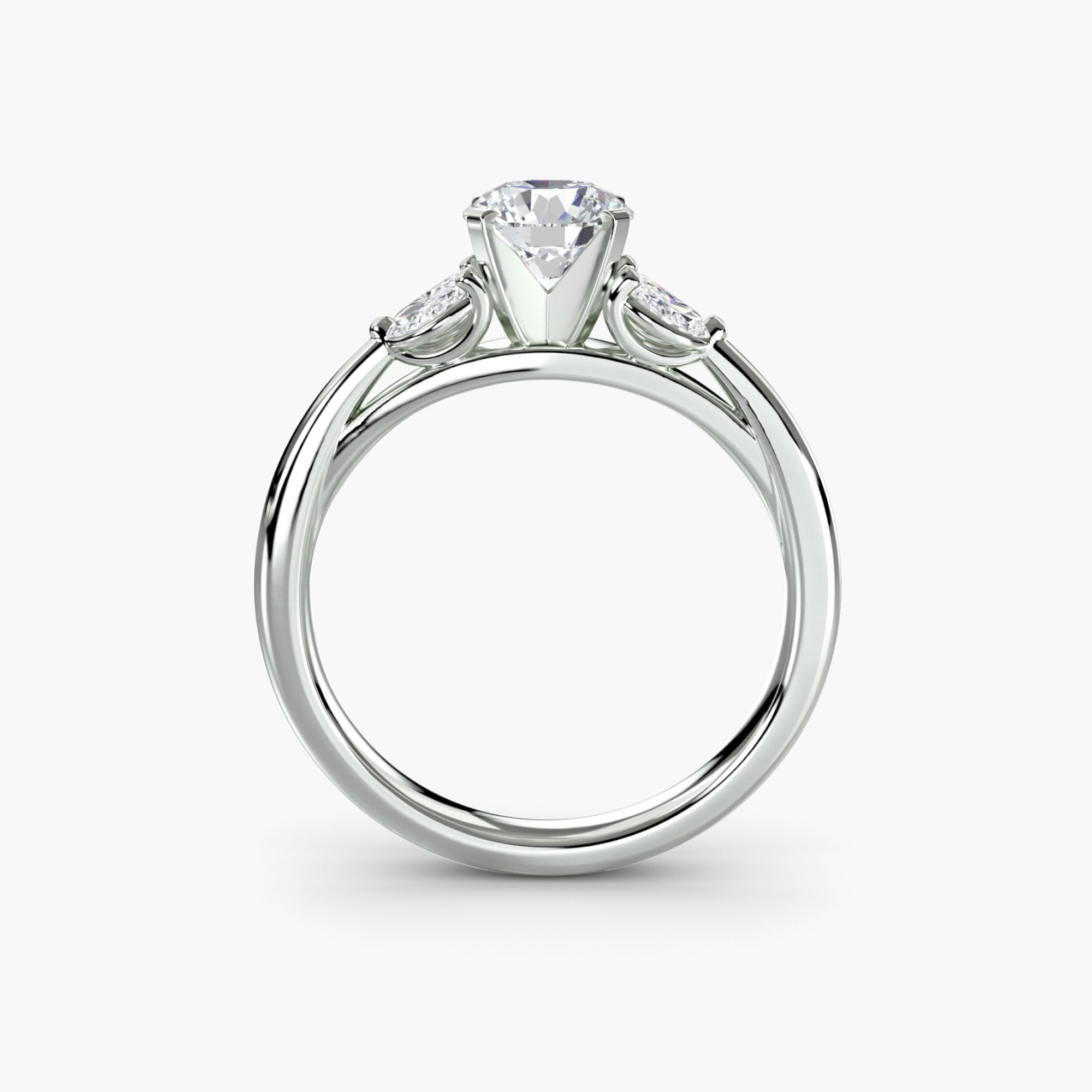 Anello cluster Celeste con pietre laterali — montatura